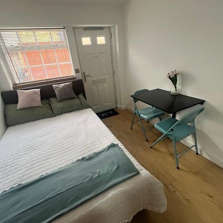 Ferienwohnung Teddington Little Gem London Exterior foto